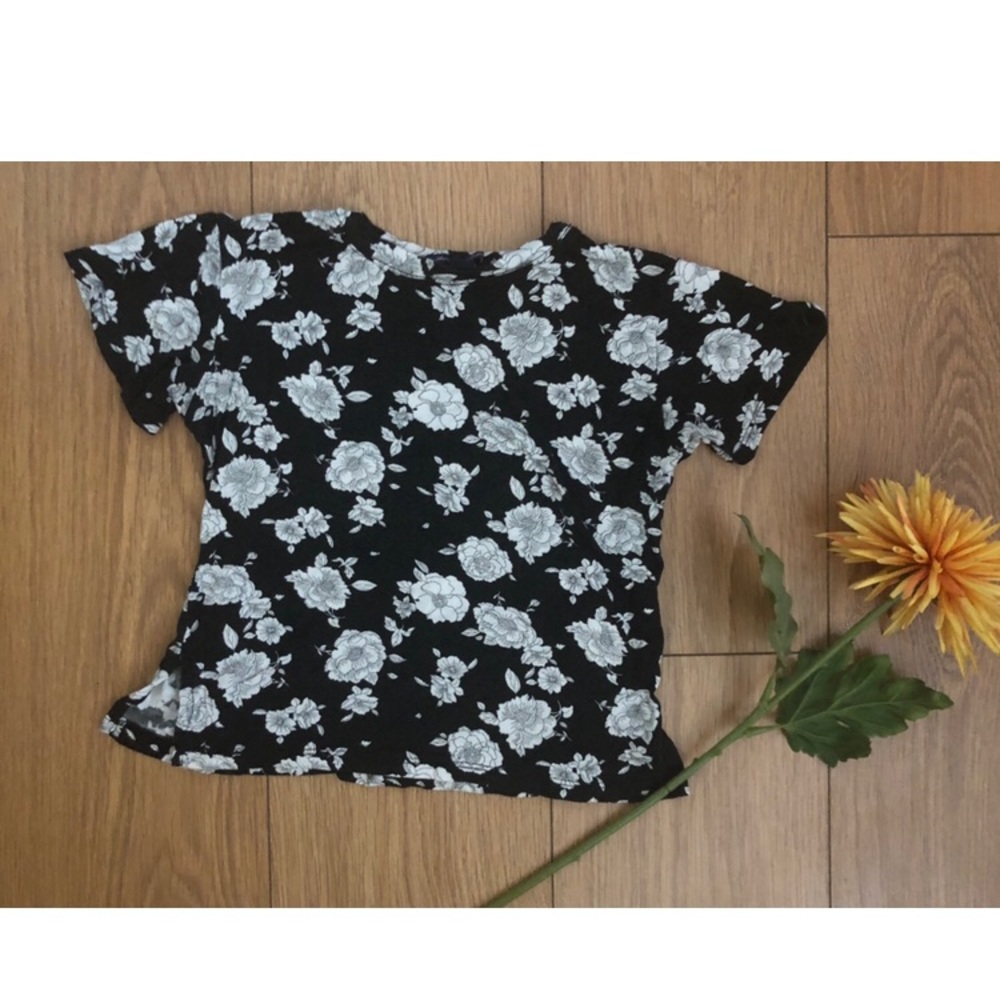 American Eagle Floral Crop Top Tee 🖤